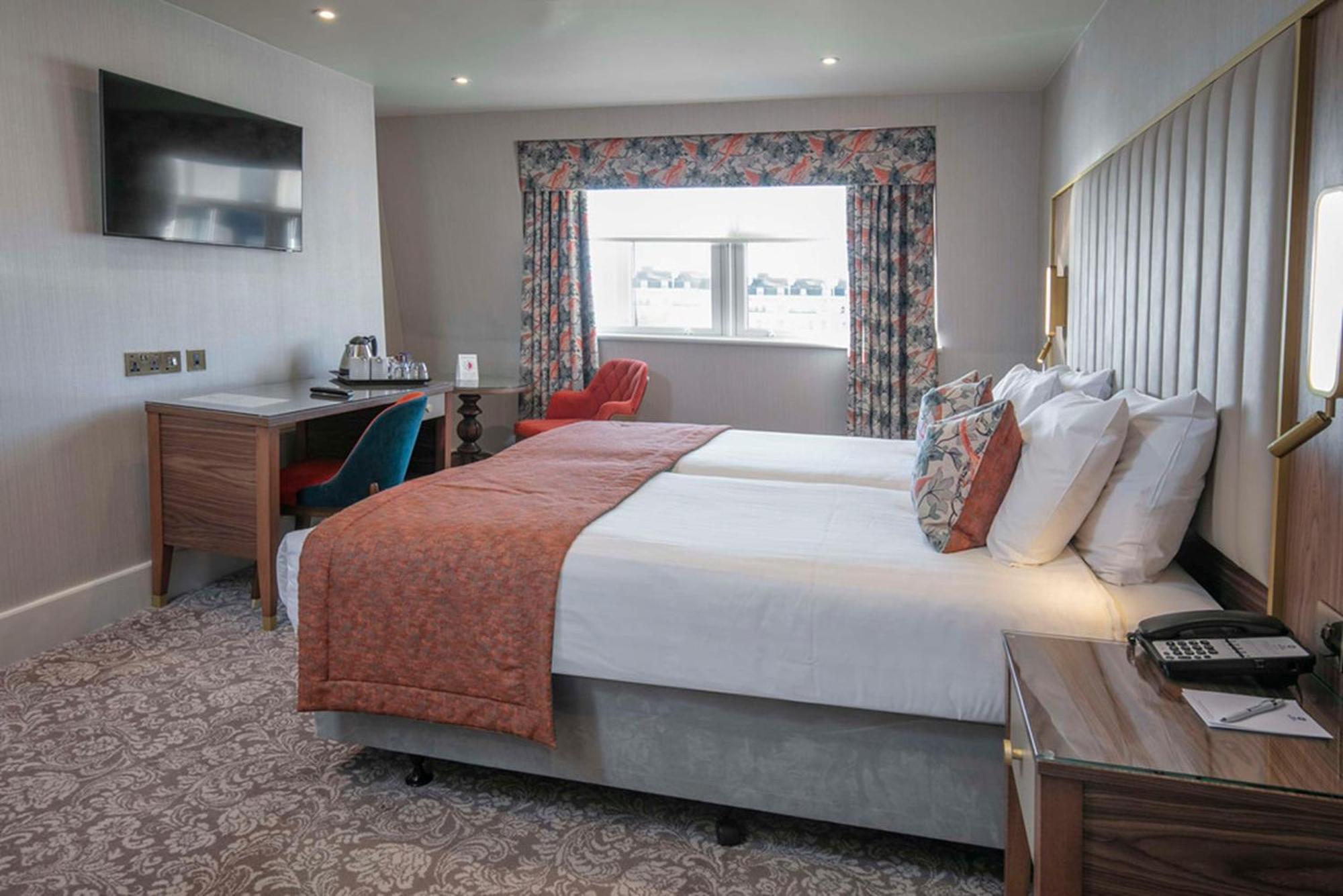 Western Clifton Hotel 4*