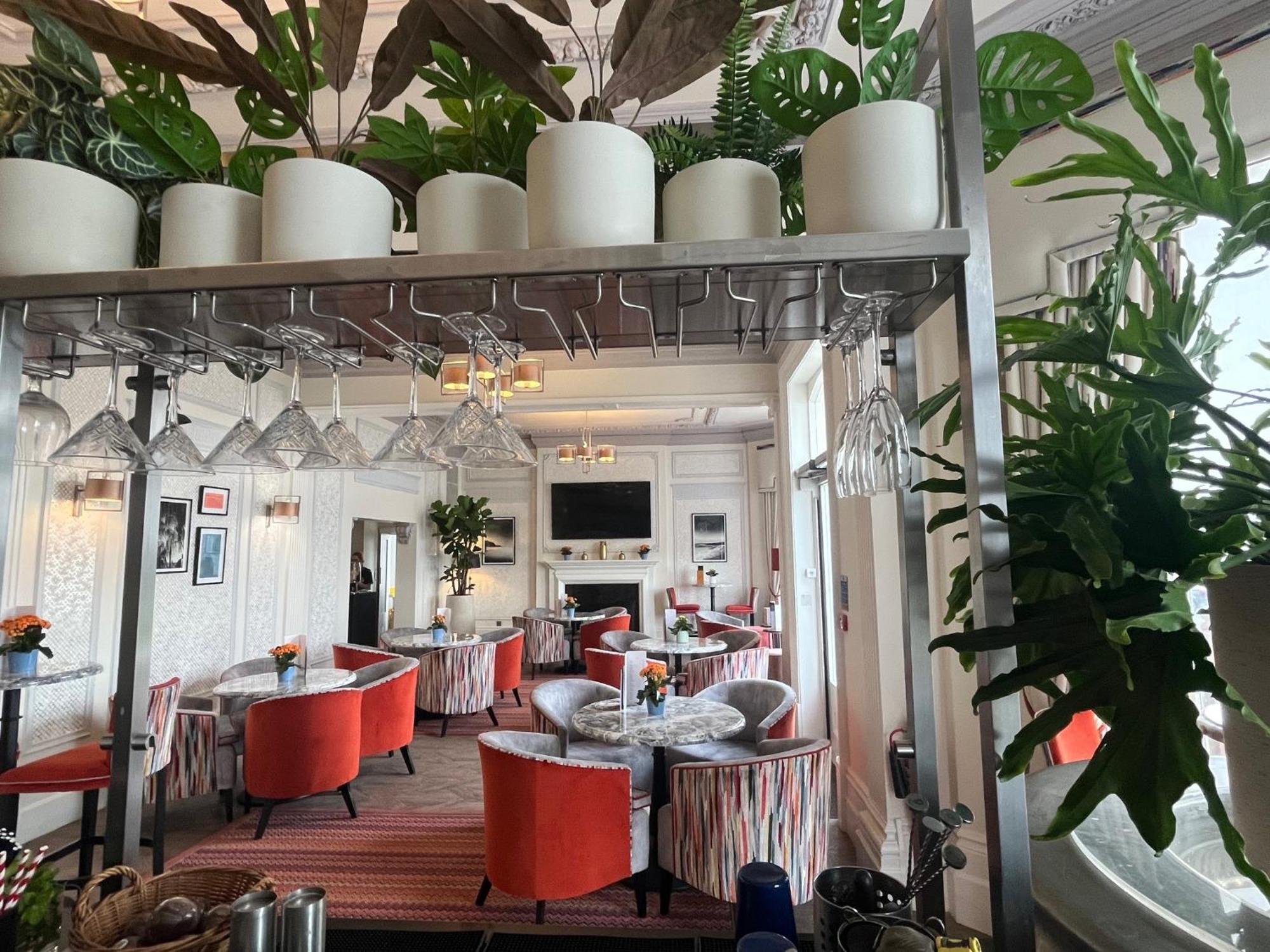 Western Clifton Hotel 4*